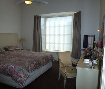 12 Carpenter Street, Brighton VIC 3186 - House For Rent | Domain - Photo 5