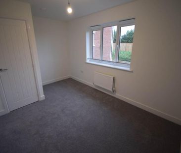 3 bedroom semi-detached house to rent - Photo 2