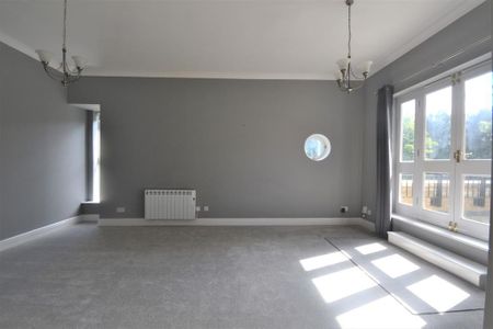 3 bedroom apartment to rent - Photo 2