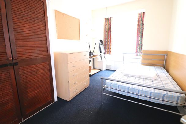 Ground Floor Front (1), 17 Jeune Street, Oxford OX4 1BN - Photo 1