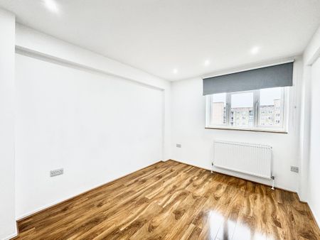 2 Bedroom Apartment, Dagnall Street, London - Photo 4