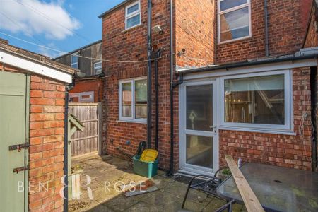 3 bedroom terraced house to rent - Photo 2