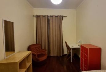 Quarto a rapariga Lisboa no centro de Alvalade