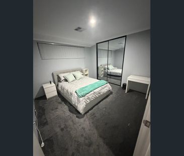 LARGE QUEEN ROOM - MADORA BAY - Photo 3