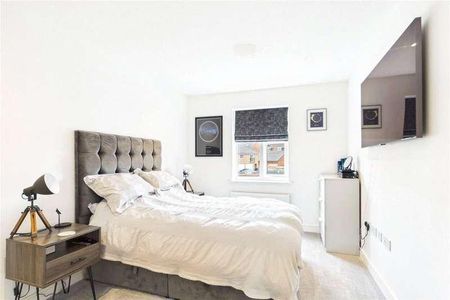 Bolton Drive, Shinfield, Reading, Berkshire, RG2 - Photo 3