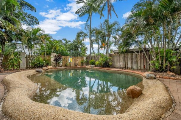 Spacious 5-Bedroom Home with Pool in Prime Location - Photo 1