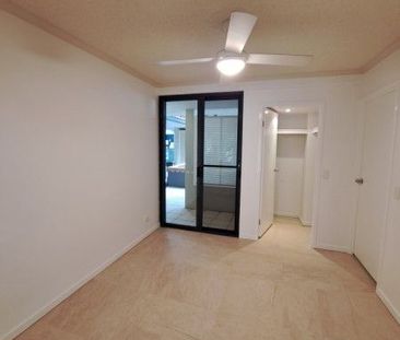 LOCATION ! LOCATION ! - Photo 5