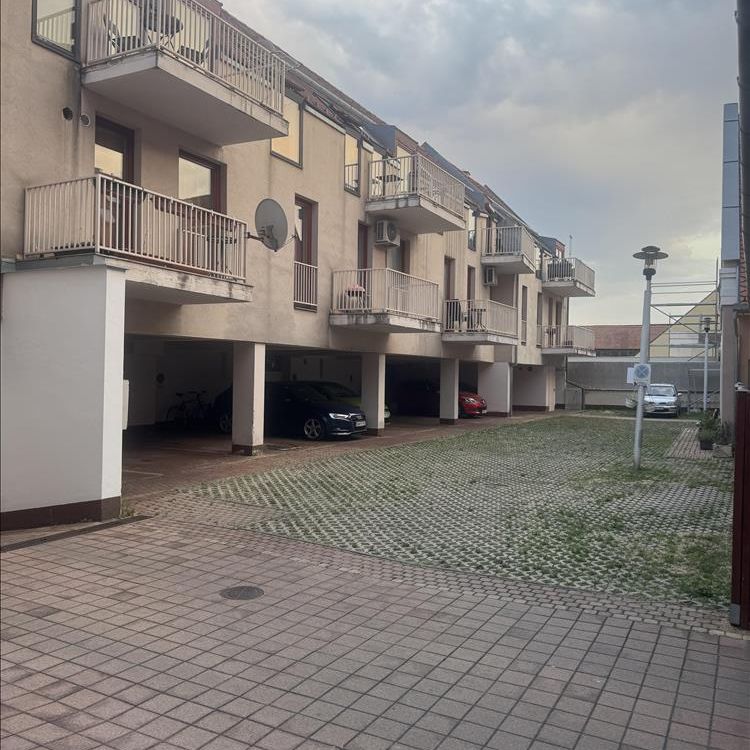 Kiadó felújított lakás - Pécs - Fotó 1