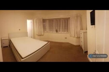 1 bedroom in a house share to rent - Photo 4