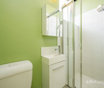 Studio Apartment - Photo 3