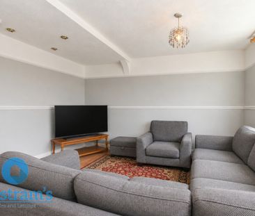 3 bed Flat for Rent - Photo 1