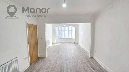 Stradbroke Grove, Clayhall, IG5 - Photo 4