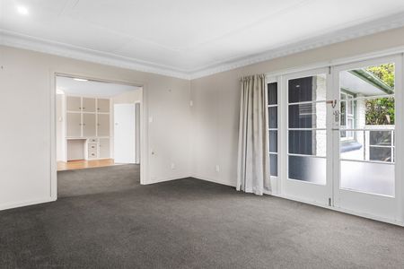Family Home in Spreydon - Photo 4