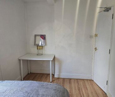Room in a Shared House, Stanley Grove, CR0 - Photo 3