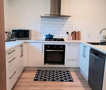 Perfectly located and stylish 2 bed townhouse - Photo 6