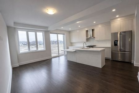 For Lease - 37 Schmeltzer Crescent, Richmond Hill, Ontario - Photo 3