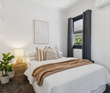 Stunning Fully Renovated Family Home – Dual Access Luxury Living - Photo 6