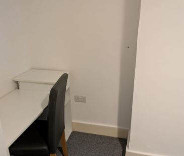 A luxury house Available at Babington road NW4 4LD London UK - Photo 4