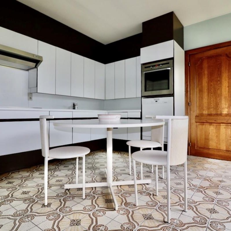 Charmante villa met 3 slpks, ondergrondse garage & tuin voor 1.025 EUR/mnd - Photo 1
