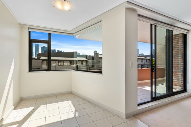 403/21 Cadigal Avenue, Pyrmont NSW 2009 - Apartment For Rent | Domain - Photo 1