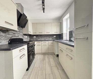 3 bedroom semi-detached house to rent - Photo 5