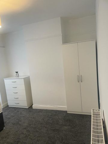 Room in a Shared House, Amberley Grove, B6 - Photo 5