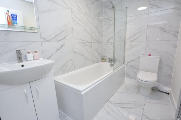 2 bedroom property to rent - Photo 1