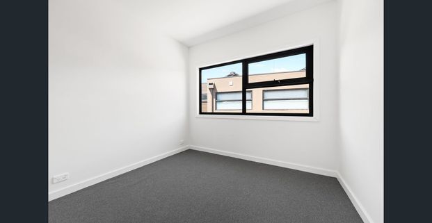 6 Belle Walk, Roxburgh Park - Photo 1