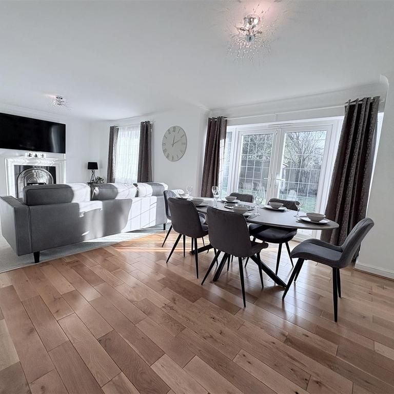 4 bedroom detached house to rent - Photo 1