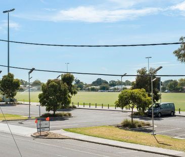 Modern Living in Prime Yarraville Location - Photo 3