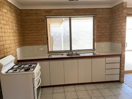 Neat & Low-Maintenance Unit in East Bunbury - Photo 3