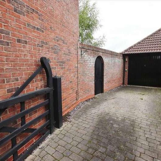 St. Botolphs Gate, Saxilby, Lincoln, LN1 - Photo 1