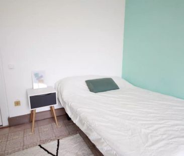 Room in a shared 9-bedroom apartment for rent in la Nova Esquerra de l'Eixample, all bills included - Photo 6