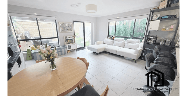 Stunning Modern 4-Bedroom Home with Park Views & City Convenience - Photo 1