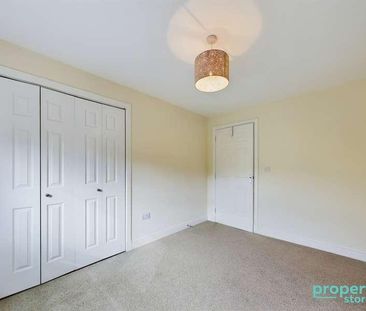 Orchard Brae, Hamilton, South Lanarkshire, ML3 - Photo 1