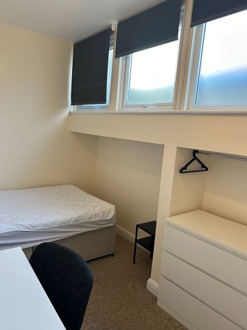 4 Bed Flat, Whiteladies Road, BS8 - Photo 4