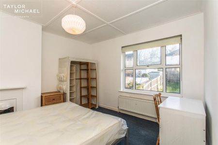 5 bedroom semi-detached house to rent - Photo 4