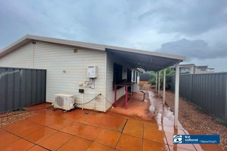 4 BEDROOMS 2 BATH - Photo 2