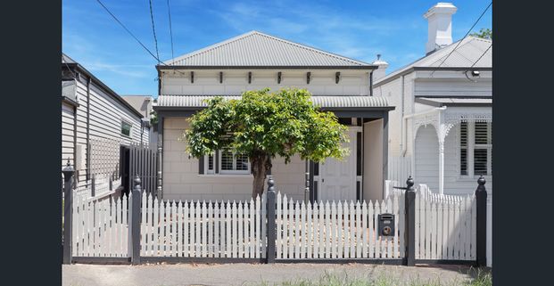 Perfectly located! - Photo 1