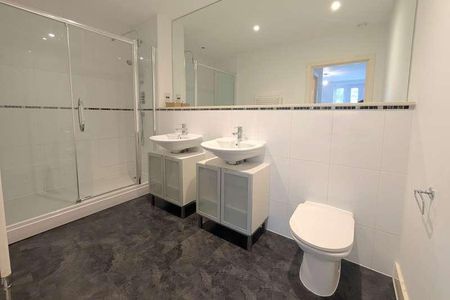 Woking, Surrey, GU22 - Photo 2