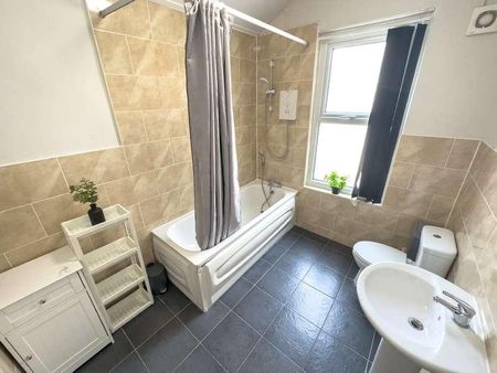 Jubilee Drive, L7 - Photo 2