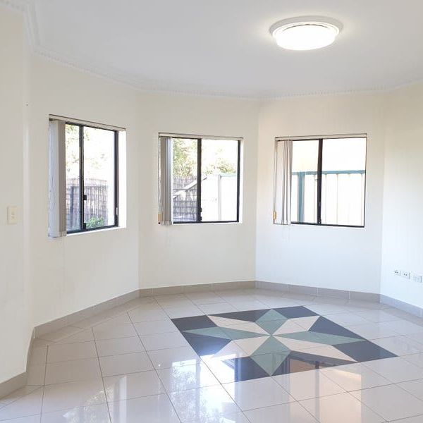 Spacious full brick townhouse - Photo 1