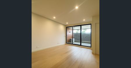 Modern Apartment in a Prime Blackburn South Location - Photo 2