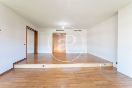 Penthouse for Rent in Turó Park - Photo 4