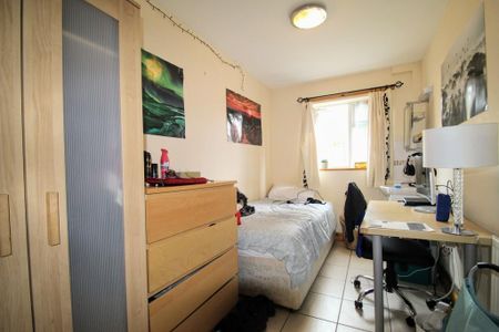 6 bedroom end of terrace house to rent - Photo 3