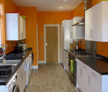 Large Double Loft Room With Ensuite - Photo 3