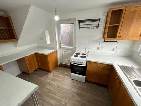 2 bedroom end of terrace house to rent - Photo 4
