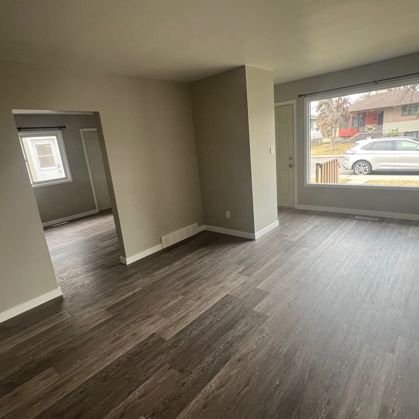 Small Pet Friendly, 2 Bedroom Duplex - Photo 1