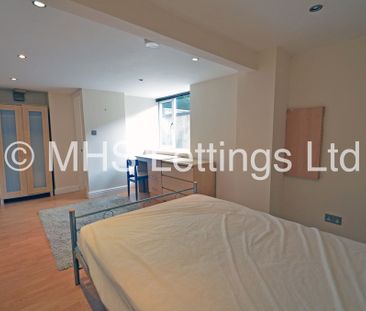 3 Bedroom Mid Terraced House for rent in Beechwood Grove - Photo 4