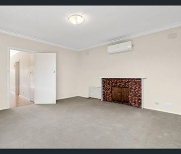 CENTRAL LOCATION - Photo 2